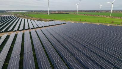 Bild: Jan Woitas/dpa
Erneuerbare Energien haben im ersten Halbjahr 58 Prozent des Stromverbrauchs gedeckt - ein Rekord. (Symbolbild)