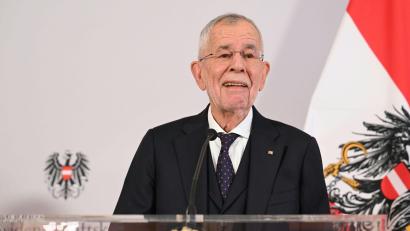 Bild: Helmut Fohringer/APA/dpa
Alexander Van der Bellen will Kindern das Anfeuern ermöglichen. (Archivbild)