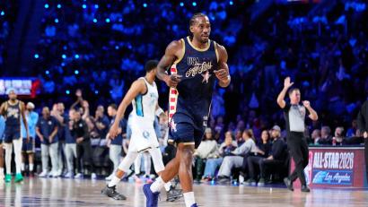 Bild: Mark J. Terrill/AP/dpa
Leonard gilt als einer der Stars in der NBA. (Archivbild)