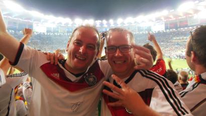 Bild: Heindl/privat
Das absolute Highlight der bisherigen Fan-Karriere: André Heindl (rechts) und Stefan Sailer nach dem Gewinn des WM-Titels 2014 im Maracana-Stadion von Rio de Janeiro.
