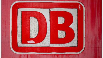Bild: Peter Kneffel/dpa
Die Deutsche Bahn will die Illertalbahn in Schwaben binnen etwa der kommenden zehn Jahre ausbauen. (Symbolbild)