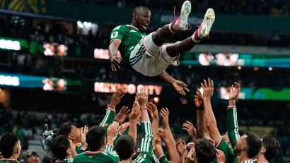 Bild: Ricardo Mazalan/AP/dpa
Mexikos Team feiert einen berauschenden WM-Abend.
