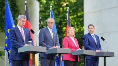 Bild: Michael Kappeler/dpa
Die Koalition aus CDU, CSU und SPD hat sich auf ein Reformpaket geeinigt.