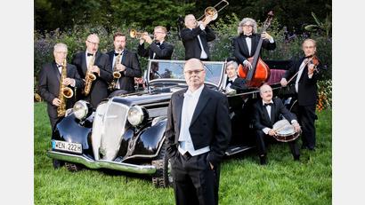 Bild: Uli Zrenner Wolkenstein
Peter Wittmann und das Ballhausorchester laden zu einer Sommernacht der „Roaring Twenties“ ein.