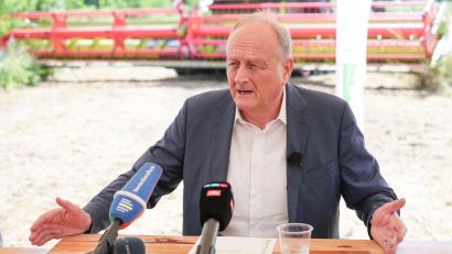Bild: Sven Kaeuler/dpa
Bauernpräsident Joachim Rukwied hält Minijobber in der Landwirtschaft für unersetzbar.