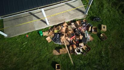Bild: Carolyn Kaster/AP/dpa
Fäkalien,Müll und 16 Kinder auf engstem Raum fanden die Behörden in diesem Holzhaus im US-Bundesstaat Ohio vor.