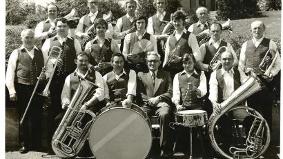 Bild: Archiv Musikverein
Das Bild zeigt die Blaskapelle Ernestgrün in der Gründerzeit, die am 4. Mai 1966 aus der Taufe gehoben wurde.