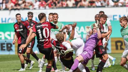 Bild: Daniel Löb/dpa
Das stets umkämpfte Franken-Derby steht schon am zweiten Spieltag auf dem Programm. (Archivbild)