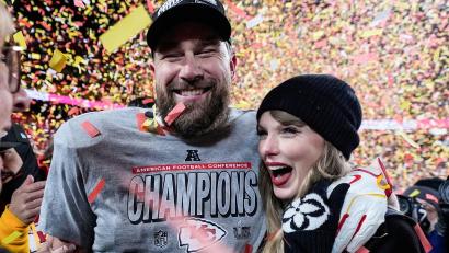 Bild: Ashley Landis/AP/dpa
Ob die beiden in den kommenden Tagen tatsächlich in Traukleidung schlüpfen, ist unklar. Die Spendierhosen tragen sie aber sicherlich. (Archivbild)