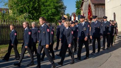 Bild: Tanja Grötsch 
Beim Fest fand ein Kirchenzug zum Totengedenken statt.