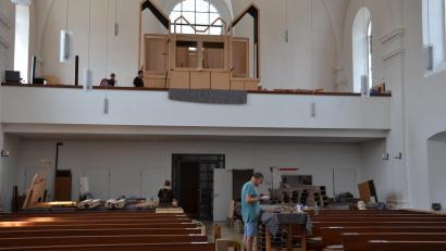 Bild: Peter Garreiss
Die Firma Orgelbau Bäumler aus Weiden hat die Orgel in der Pfarrkirche St.-Peter-und-Paul in Moosbach saniert und erweitert.