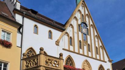 Archivbild: Stadtmarketing Amberg e.V.
Auf Stelzen waren vergangenes Jahr verschiedene Künstler in der Amberger Innenstadt unterwegs.