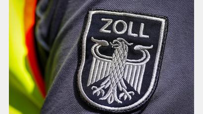 Bild: Soeren Stache/dpa
Am Flughafen BER hat der Zoll einen Reisenden mit 16 Kilogramm Ketamin im Gepäck erwischt. (Foto: Archiv)