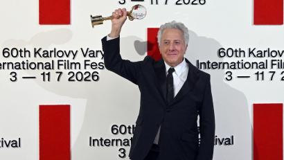 Bild: Slavomír Kubeš/CTK/dpa
Hollywood-Star Dustin Hoffman ist beim 60. internationalen Filmfestival von Karlsbad (Karlovy Vary) mit dem Kristallglobus ausgezeichnet worden.