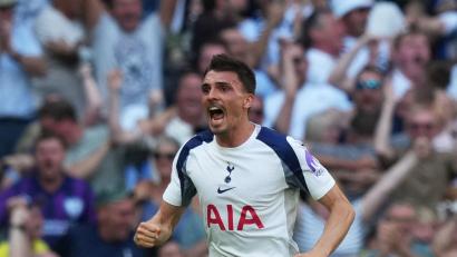 Bild: Frank Augstein/AP/dpa
João Palhinha verabschiedete sich mit emotionalen Worten von Tottenham Hotspur und kehrt vorerst zum FC Bayern zurück. (Archivbild)