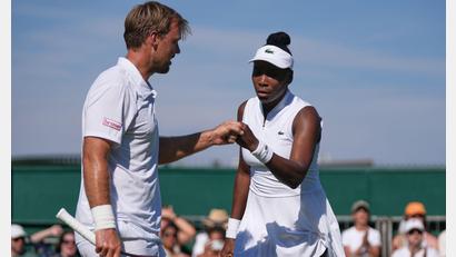 Bild: Maja Smiejkowska/AP/dpa
Kevin Krawietz und Venus Williams verloren in der ersten Runde.