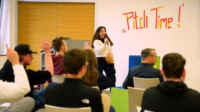 Bild: Lisa Stauß
Die Agenda eines Barcamps wird auf die Interessen der Teilnehmerinnen und Teilnehmer zugeschnitten. Das macht das Format so wertvoll.
