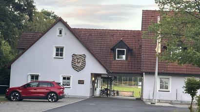 Bild: Marianne Moosburger
Die Josef-Trösch-Sportanlage in der Umgehungsstraße bekommt eine Stadionordnung. Das beschlossen die Mitglieder des Gemeinderates einstimmig.