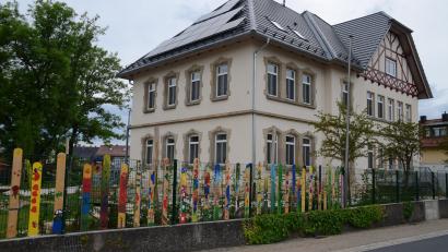 Bild: Arnold Koch
Die neue Kindertagesstätte „Krabbelkiste II“: Das alte Schulgebäude wurde barrierefrei umgebaut und wird im Juli feierlich eröffnet.