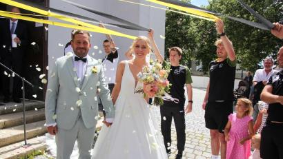 Bild: Konrad Rosner
Freudestrahlend verlassen Sina Reber und Thomas Weiß die Stadtpfarrkirche.