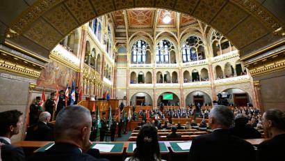 Bild: Boglarka Bodnar/MTI/AP/dpa
Im ungarischen Parlament sollen Abgeordnete künftig nicht länger als zwölf Jahre tätig sein können. (Archivbild)