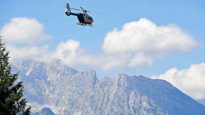 Symbolbild: Uwe Lein/dpa
Drei Hubschrauber helfen bei der Suche.