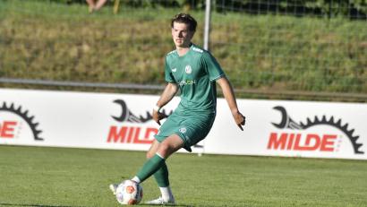 Bild: Hubert Ziegler
Neuzugang Johannis Zimmermann erzielte gegen den SV Wenzenbach seinen ersten Treffer im Trikot der DJK Gebenbach.