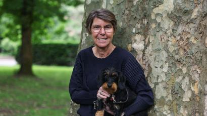 Bild: Oliver Berg/dpa
Bettina und ihre Ilse - zu diesem Doppel kam es, als sie sich nach ihrem Ausstieg beim „Kölner Treff“ einen zweiten Hund gönnte.