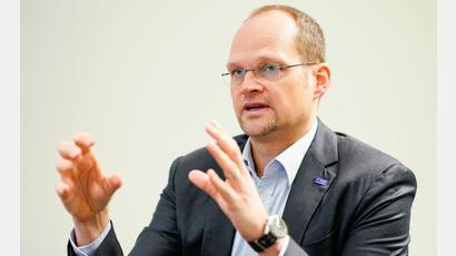 Bild: Uwe Anspach/dpa
Die zeitweilige Schließung der Straße von Hormus habe BASF laut Elvermann bislang nur indirekt getroffen. (Archivbild)