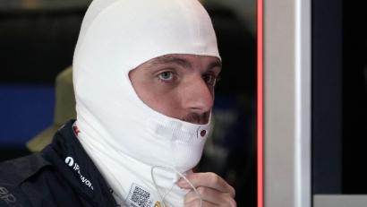 Bild: Darko Bandic/AP/dpa
Red-Bull-Pilot Max Verstappen ist verärgert.