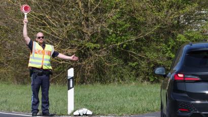 Bild: Daniel Löb/dpa
Bei Kontrollen auf den Landstraßen hat die Polizei viele Verstöße festgestellt. (Symbolbild)