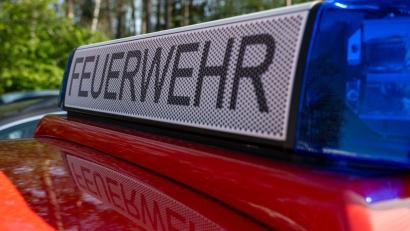 Bild: Pia Bayer/dpa
Die Feuerwehr bringt die Flammen schnell unter Kontrolle. (Symbolbild)