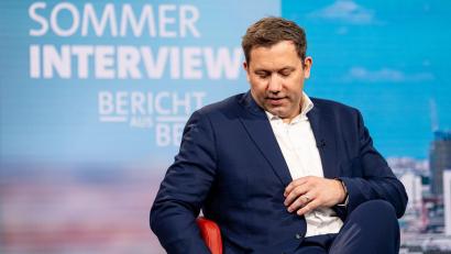 Bild: Fabian Sommer/dpa
„Man kann sich gegenüber Putin nicht mit der schwarzen Null verteidigen“, sagt der Finanzminister.