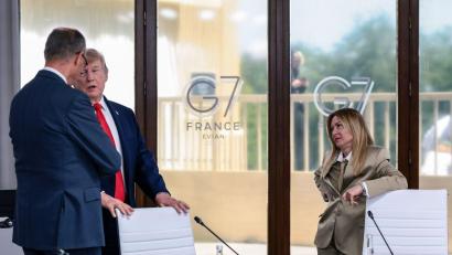Bild: Evelyn Hockstein/Pool Reuters/AP/dpa
Beim G7-Gipfel in Évian gelang es den Europäern, Trump bei Laune zu halten - beim Nato-Gipfel könnte das schwieriger werden. (Archivbild)