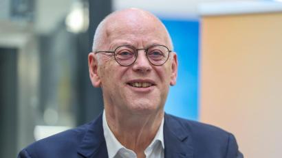 Bild: Jan Woitas/dpa
Rudolf Scharping äußert sich zu einem möglichen Tour-Start in Deutschland. (Archivbild)