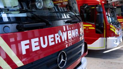 Bild: Sven Hoppe/dpa
Die Feuerwehr kann die brennenden Stellen schnell löschen. (Symbolbild)