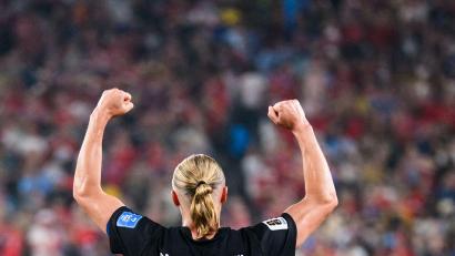 Bild: Tom Weller/dpa
Torjubel mit neuem Schriftzug auf dem Trikot: Erling Braut Haaland. (Archivbild)