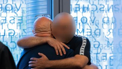 Bild: Rolf Vennenbernd/dpa
Herzliches Wiedersehen auf der Anklagebank.