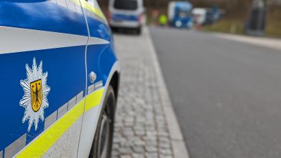 Symbolbild: Bundespolizei
Bei Grenzkontrollen auf der A6 verweigerten Beamte der Bundespolizeiinspektion Waidhaus am Sonntagabend einem gambischen Staatsbürger die Einreise nach Deutschland und vollstreckten einen Haftbefehl.