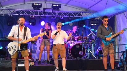 Bild: Josef Rosner
Die Gruppe "Geile Zeit" begeisterte am Samstagabend bei Rock in Staaz in Großensterz mit vielen Partysong und sorgte für gute Laune.