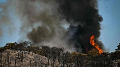 Bild: Gabriel Bouys/AFP/dpa
Der große Brand in Südfrankreich ist weiterhin nicht unter Kontrolle.