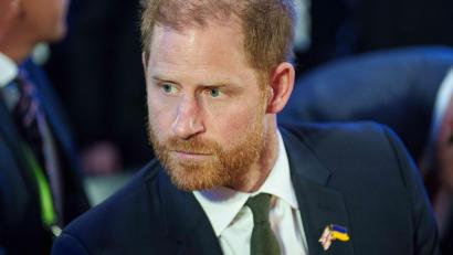 Bild: Evgeniy Maloletka/AP/dpa
Um den Heimatbesuch des britischen Prinzen Harry herrscht Verwirrung. (Archivbild)