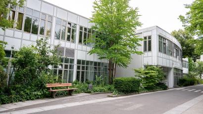 Bild: Fabian Sommer/dpa
Das Gebäude der Klinik für Psychiatrie, Psychotherapie und Psychosomatik.