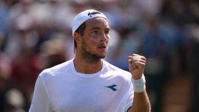 Bild: Ben Whitley/PA Wire/dpa
Kann er die Sensation packen? Jan-Lennard Struff fordert Titelverteidiger Jannik Sinner heraus.