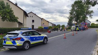 Bild: Jürgen Masching
Zu einem schweren Verkehrsunfall kam es am Montagnachmittag gegen 16.20 Uhr. Ein Motorradfahrer kam von der Straße ab und verletzte sich lebensgefährlich.