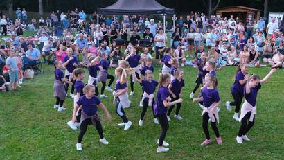 Bild: Fred Lehner
Freudige Tänze bot die IDance Kindertanzgruppe aus Störnstein/Floß.