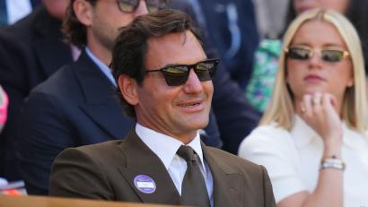 Bild: Kirsty Wigglesworth/AP/dpa
Die Schweizer Tennisikone Roger Federer zu Besuch in Wimbledon.