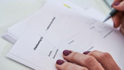 Bild: Annette Riedl/dpa
Arbeitnehmerinnen und Arbeitnehmer in Deutschland sollen verstärkt befristet eingestellt werden dürfen. (Symbolbild)