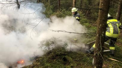 Symbolbild: Feuerwehr Weiden
Die Feuerwehr Dießfurt konnte am Sonntag gerade noch rechtzeitig einen brennenden Grill löschen.