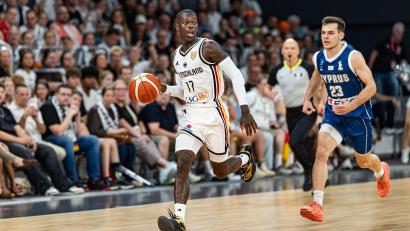 Bild: Daniel Löb/dpa
Dennis Schröder ließ sich die Quali-Partie gegen Zypern nicht entgehen.